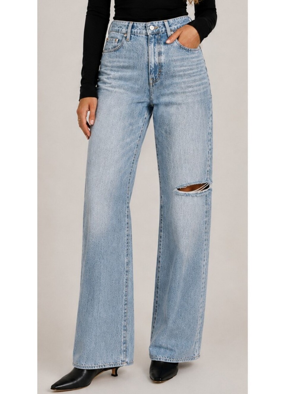 Express Relaxed Straight High Rise Jeans Light Wash Distressed NWT Size 4